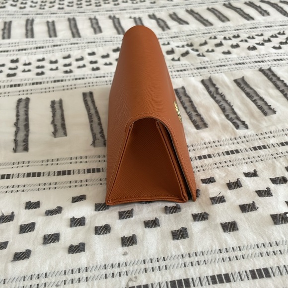 Tory Burch Case - Picture 3 of 8